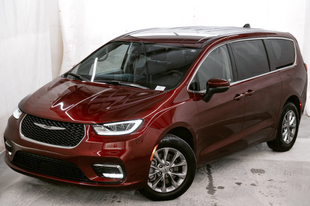 2023 Chrysler Pacifica Touring L AWD for sale in Cars & Trucks in Red Deer - Image 3