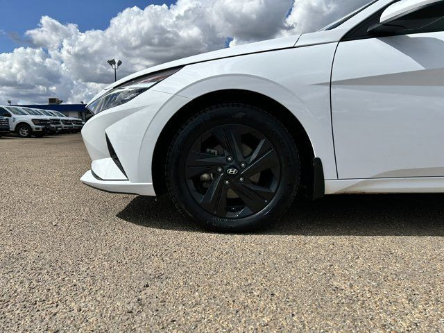 2023 Hyundai Elantra Preferred | CarPlay | Heated Seats | Rem in Cars & Trucks in Edmonton - Image 2