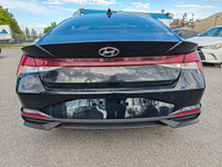 ELANTRA PREFERRED! LOADED! APPLE CARPLAY/ANDROID AUTO, HEATED STEERING WHEEL, HEATED SEATS, BLACK ON... (image 5)