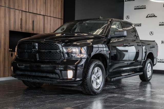 2023 RAM 1500 Classic Express 4x4 Crew Cab à vendre in Cars & Trucks in Laval / North Shore