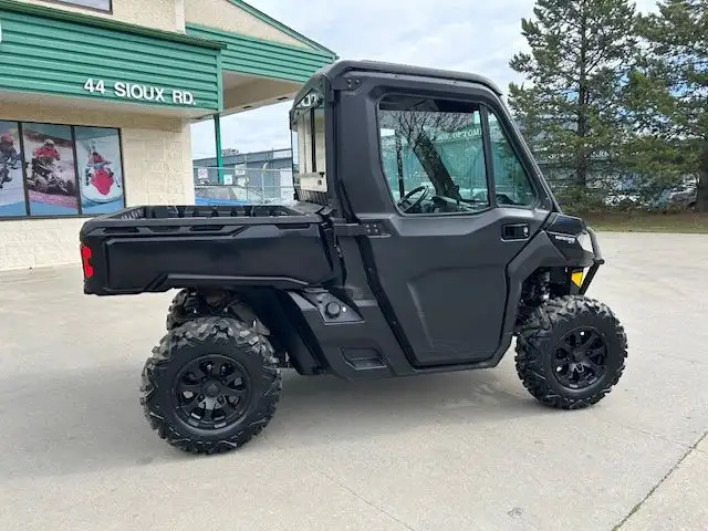 2021 CAN-AM DEFENDER HD10 with CAB & HEATER in ATVs in Strathcona County - Image 6