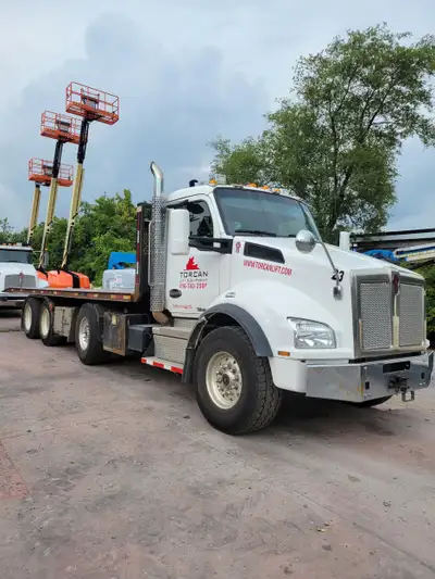 2019 KENWORTH T880 CON WITH EATON TRANSMISSION AND PACCAR ENGINE, ROLL OFF TRI AXLE TRUCK, AUTOMATIC...