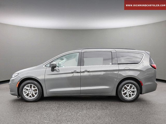 2022 Chrysler Pacifica Touring L in Cars & Trucks in Richmond - Image 3