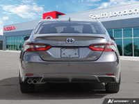 2.5L I4 DOHC 16V, Camry Hybrid SE Upgrade. 2022 Toyota Camry Hybrid 4D Sedan Gray eCVT FWD 2.5L I4 D... (image 3)