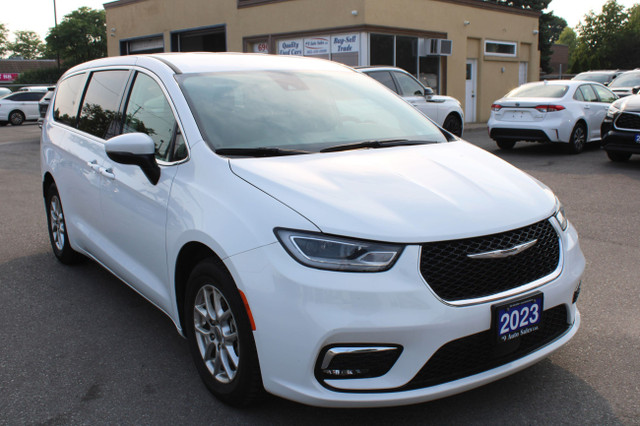2023 Chrysler Pacifica Touring L FWD in Cars & Trucks in Mississauga / Peel Region