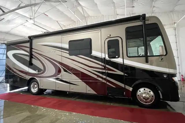 2023 Newmar Bay Star 3225 – Pre-Owned Class A Motorhome. in RVs & Motorhomes in Red Deer - Image 3