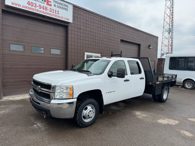 2007 Chevrolet Silverado 3500HD Flat Deck 4X4 in Cars & Trucks in Calgary - Image 2