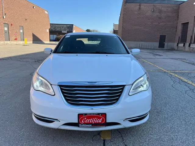 2013 Chrysler 200 LX 4dr Sedan Automatic in Cars & Trucks in Mississauga / Peel Region - Image 6
