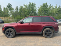 Decouvrez ce superbe Jeep Grand Cherokee Laredo 2022 au style affirme et a la polyvalence legendaire... (image 4)