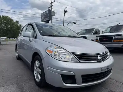 2012 nissan versa S automatique air climatisé froide avec navigation gps Bluetooth pour le téléphone...