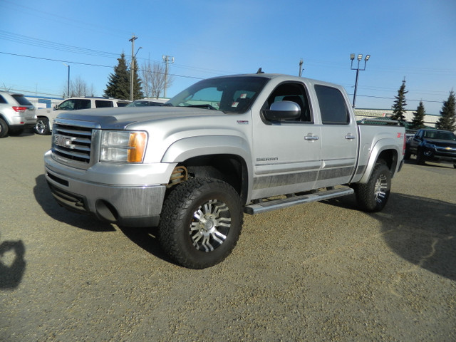 2013 GMC Sierra 5.3L /ALL TERRAIN EDITION  1500 /CREW CAB 4X4 in Cars & Trucks in Edmonton - Image 2