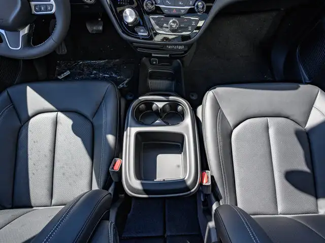 2025 Chrysler Pacifica Select in Cars & Trucks in Barrie - Image 34