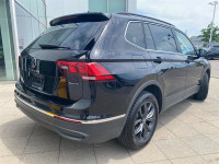 Humberview Volkswagen on the Queensway This Certified Pre-Owned 2022 Volkswagen Tiguan Comfortline 4... (image 6)