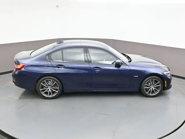 2022 BMW 3 Series 330e x-DRIVE PREMIUM ESSENTIAL PACKAGE, MOONRO dans Autos et camions dans Ville d’Halifax - Image 43