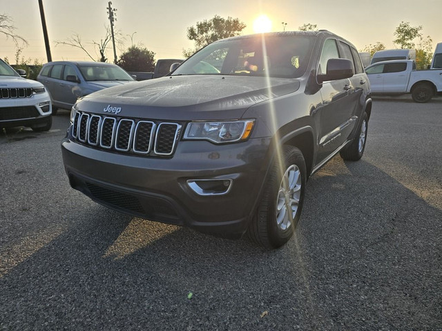 2021 Jeep Grand Cherokee LAREDO | REV CAM | BLIND SPOT in Cars & Trucks in Calgary - Image 3
