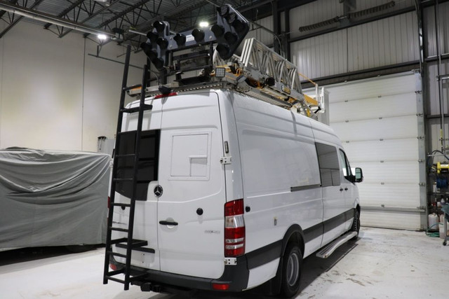 2018 Mercedes-Benz Sprinter fourgonnette utilitaire 3500 in Cars & Trucks in Laval / North Shore - Image 4