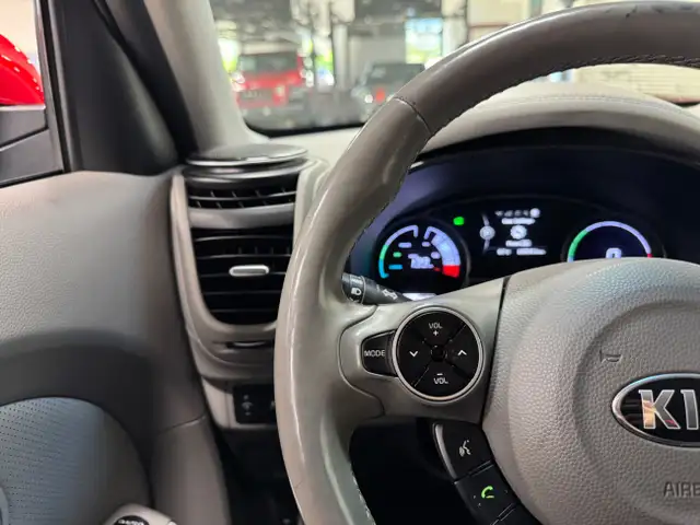 2018 Kia Soul EV LUXURY - BLUETOOTH - NAVI - BACKUP CAMERA - COM in Cars & Trucks in Mississauga / Peel Region - Image 20