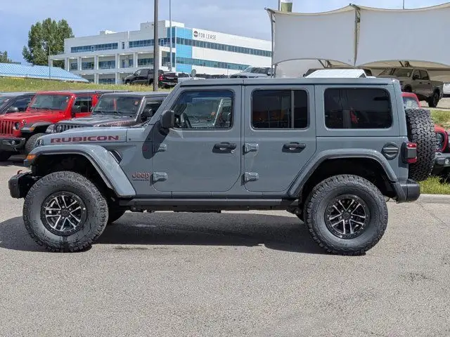 2025 Jeep Wrangler Rubicon X - 35 A/T TIRES - BEADLOCK RIMS dans Autos et camions dans Calgary - Image 5