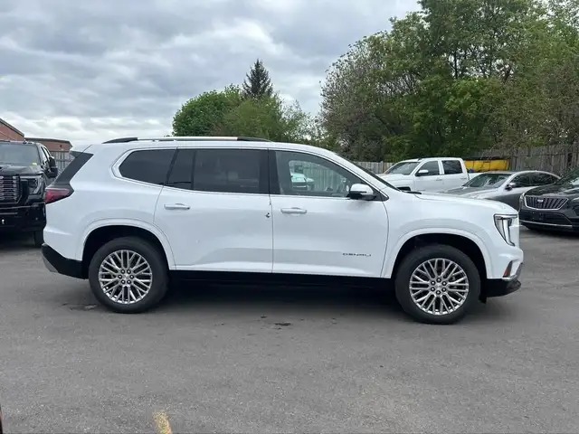 2025 GMC Acadia Denali Denali Demo in Cars & Trucks in Oakville / Halton Region - Image 12
