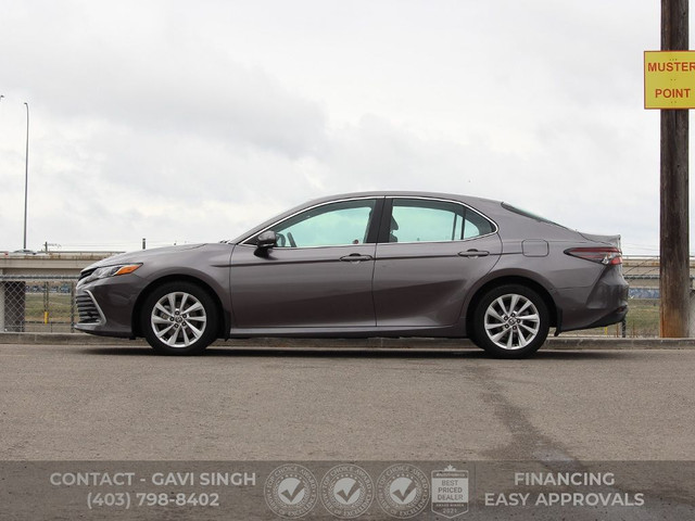 2021 TOYOTA CAMRY | CAMERA | LOW KM | CAR PLAY in Cars & Trucks in Calgary - Image 2