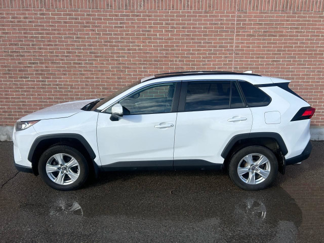 2021 Toyota RAV4 XLE in Cars & Trucks in Oshawa / Durham Region - Image 2