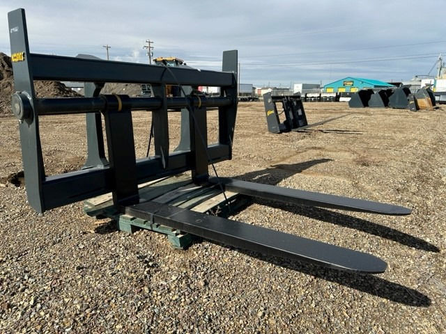 2022 Accurate 72in. Pallet Forks in Heavy Equipment in Lethbridge - Image 2