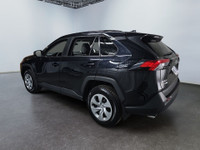 Decouvrez ce Toyota RAV4 LE AWD 2021 , un VUS polyvalent offrant une excellente performance, une sec... (image 4)