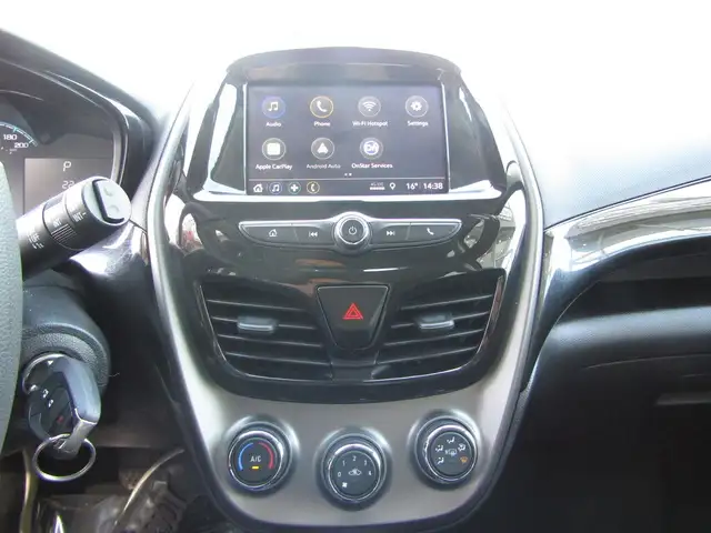 2022 Chevrolet Spark HB 1LT 1.4L ONLY 9,000KMS B.CAM/CAR-PLAY dans Autos et camions dans Calgary - Image 28