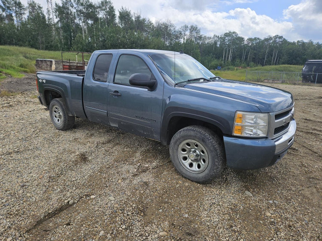 2011 Chevrolet Silverado in Cars & Trucks in Edmonton - Image 2