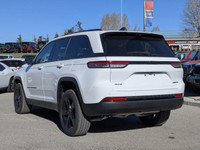 This Jeep Grand Cherokee has a strong Regular Unleaded V-6 3.6 L/220 engine powering this Automatic... (image 4)