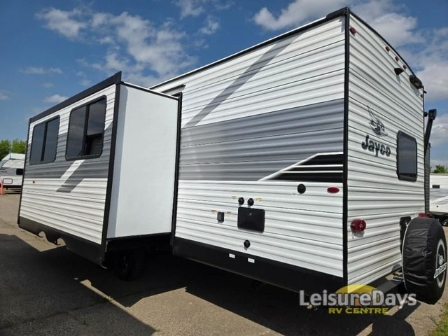 2025 Jayco Jay Flight SLX 330TBS in Travel Trailers & Campers in City of Toronto - Image 3
