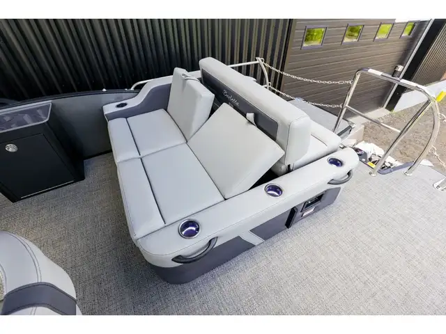 2025 Barletta Cabrio 24 UE in Powerboats & Motorboats in Québec City - Image 17