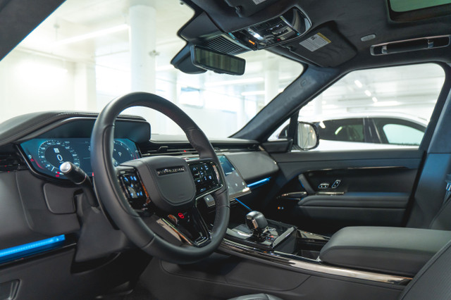 2024 Land Rover Range Rover Sport P635 SV Edition One Flux Silve in Cars & Trucks in Laval / North Shore - Image 2