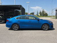 FUN AND FUNCTIONAL - 2022 KIA FORTE EX - NO ACCIDENTS FEATURES INCLUDE - - Cloth Interior - Heated S... (image 7)