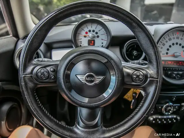 2013 MINI Cooper Hardtop 2dr Cpe *6-Speed Manual* dans Autos et camions dans Ville de Toronto - Image 15