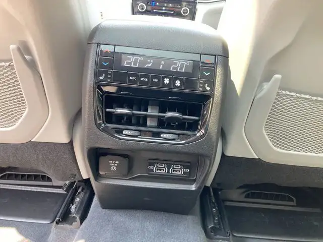 2023 Jeep Grand Cherokee Overland in Cars & Trucks in Hamilton - Image 19