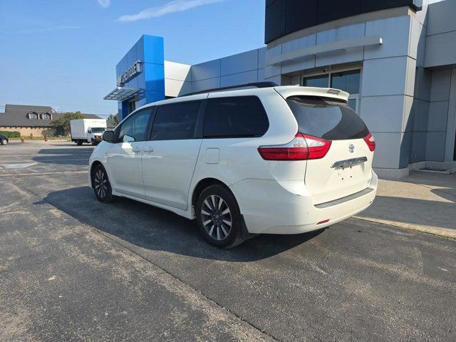 2018 Toyota Sienna XLE | Sunroof | Rear Entertainment in Cars & Trucks in Windsor Region - Image 4