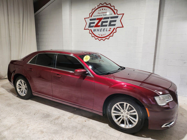 2017 Chrysler 300 in Cars & Trucks in Windsor Region