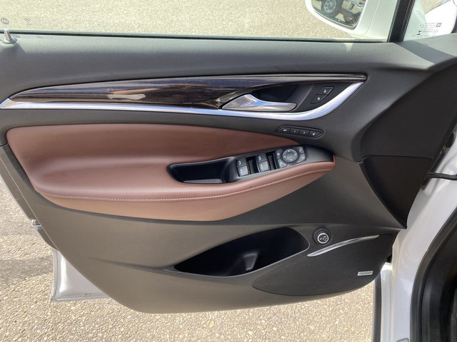 2020 Buick ENCLAVE AVENIR AWD; 3.6L V6; LEATHER SUNROOF; HEAD UP in Cars & Trucks in Red Deer - Image 4