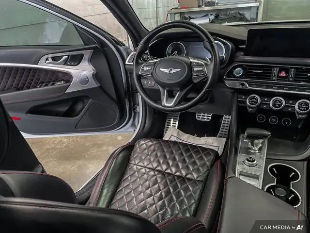 2022 Genesis G70 3.3T Sport in Cars & Trucks in Cambridge - Image 18