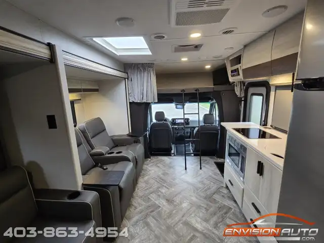 2021 FOREST RIVER SUNSEEKER MBS 2400T C-Class Motorhome RV in Cars & Trucks in Calgary - Image 25