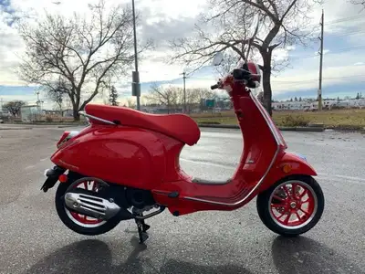 OVERSTOCKED ON VESPA 50! NO FREIGHT/PDI WHILE SUPPLIES LAST! 2023 Vespa Primavera 50 RedThis mini-re...