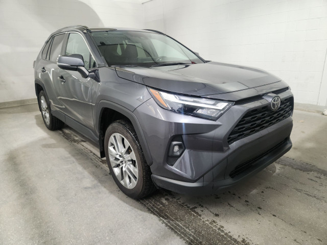 2022 Toyota RAV4 XLE AWD toit ouvrant sièges chauffants XLE AWD  in Cars & Trucks in Laval / North Shore