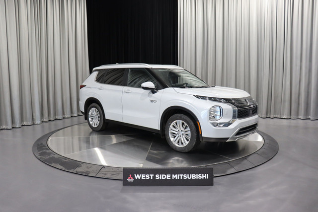 2025 Mitsubishi Outlander PHEV LE in Cars & Trucks in Edmonton