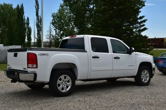 2012 GMC Sierra 1500 ***RARE HYBRID, ONLY HAS 61,000KM*** dans Autos et camions dans Calgary - Image 6