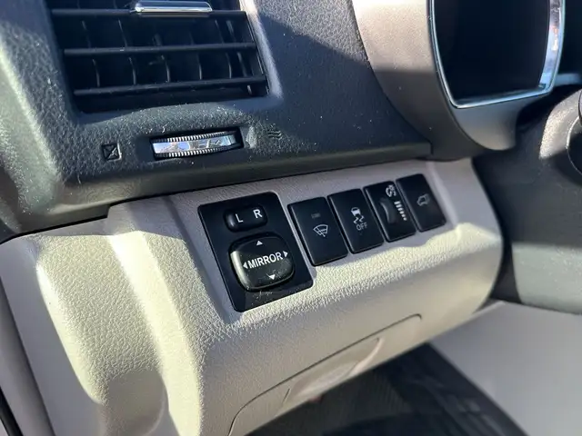 2012 Toyota Highlander Limited in Cars & Trucks in Mississauga / Peel Region - Image 38