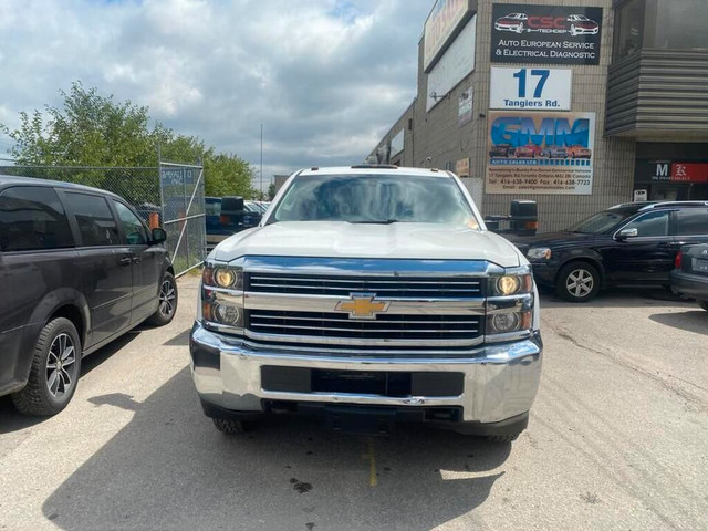 2017 Chevrolet SILVERADO 3500HD LT Dually Crew Cab Flat Bed RWD in Cars & Trucks in City of Toronto - Image 2