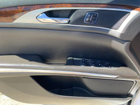 **WE WILL BEAT ANY DEALER IN THE CITY** White Platinum Metallic Tri-Coat 2013 Lincoln MKZ AWD 6-Spee... (image 4)