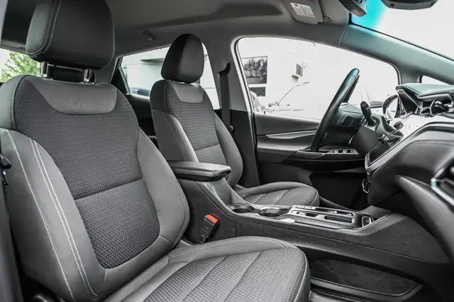 2023 Chevrolet Bolt EV 1LT * Carplay * Sieges Chauffant et Elect in Cars & Trucks in City of Montréal - Image 26