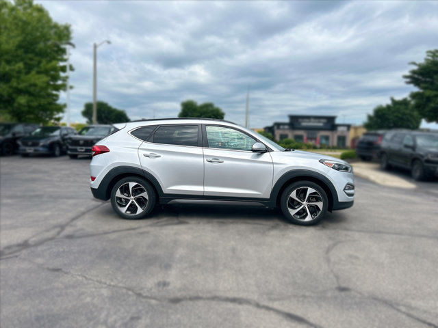 2016 Hyundai Tucson Limited | Winter Wheels in Cars & Trucks in Hamilton - Image 4
